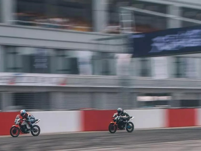 “天马论驾”上演速度与激情,首日正赛全线出击